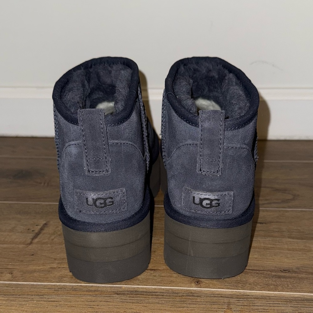 UGG Platform Short Boots - Picture 4 of 7